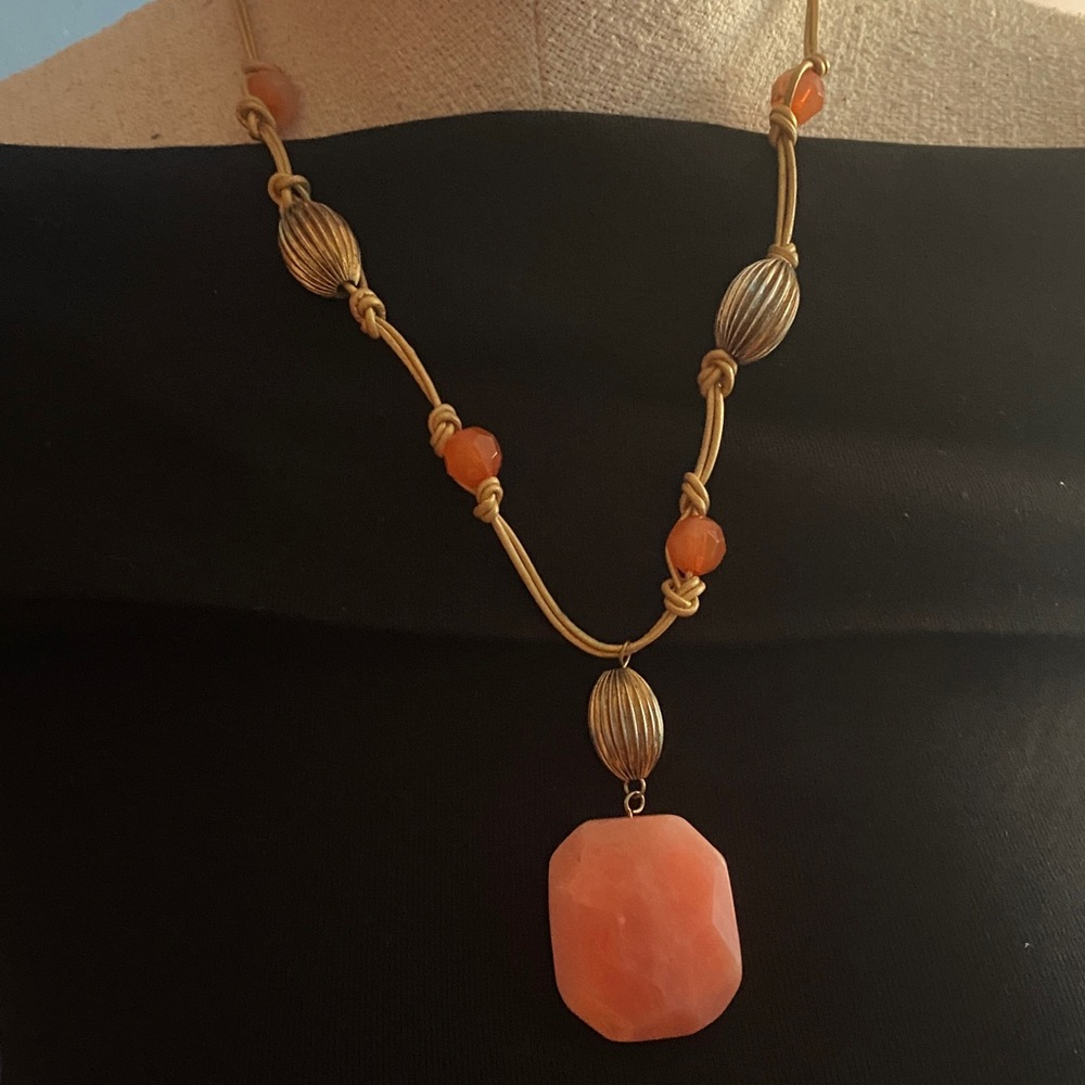 beaded pendant necklace